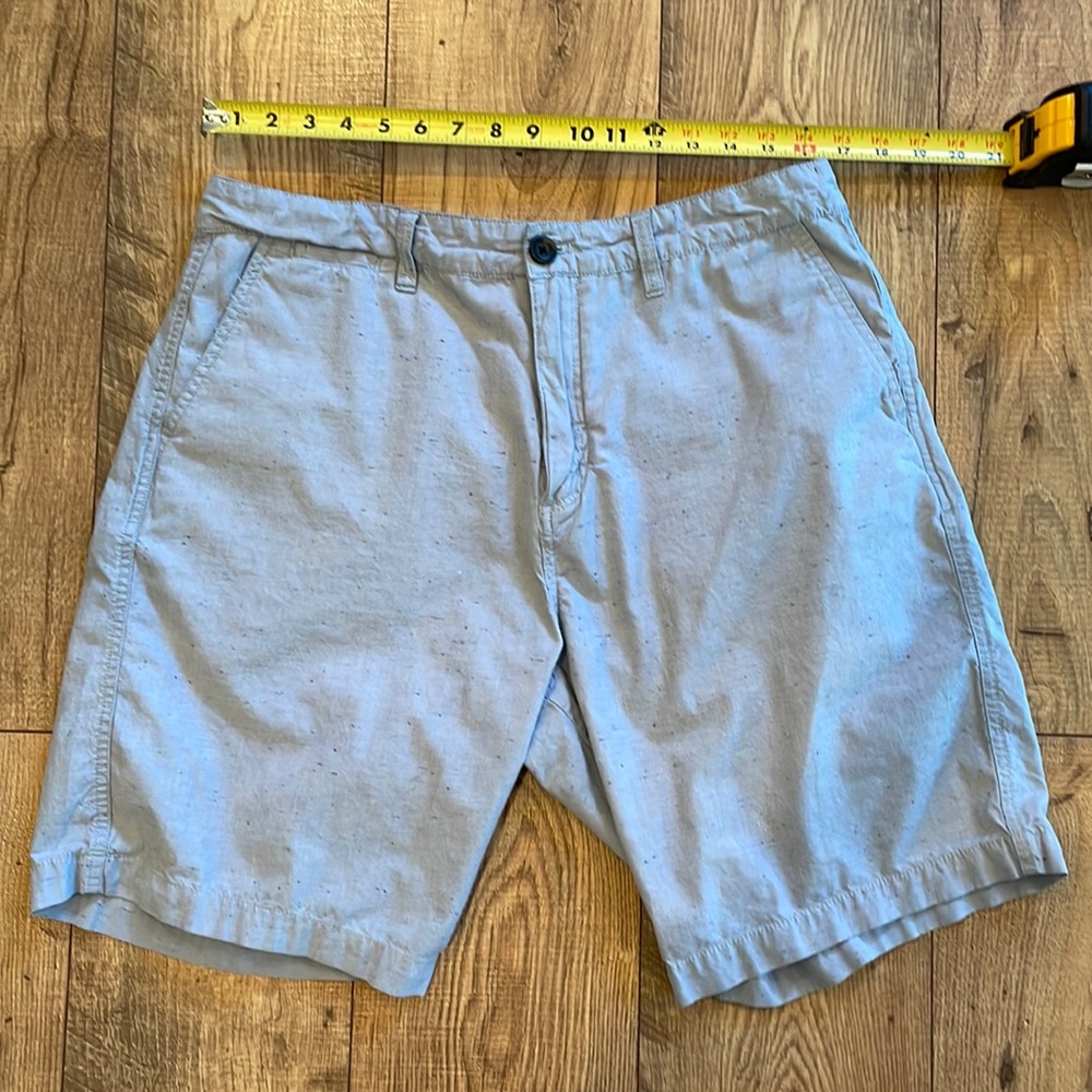 Quiksilver men’s shorts. Size 36 waist.